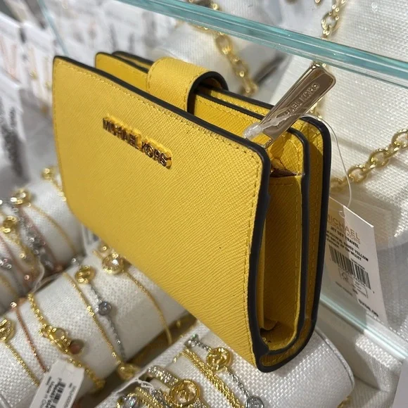 Michael Medium Crossgrain Leather Bifold Wallet
Daisy Yellow 
NWT - Picture 14 of 16